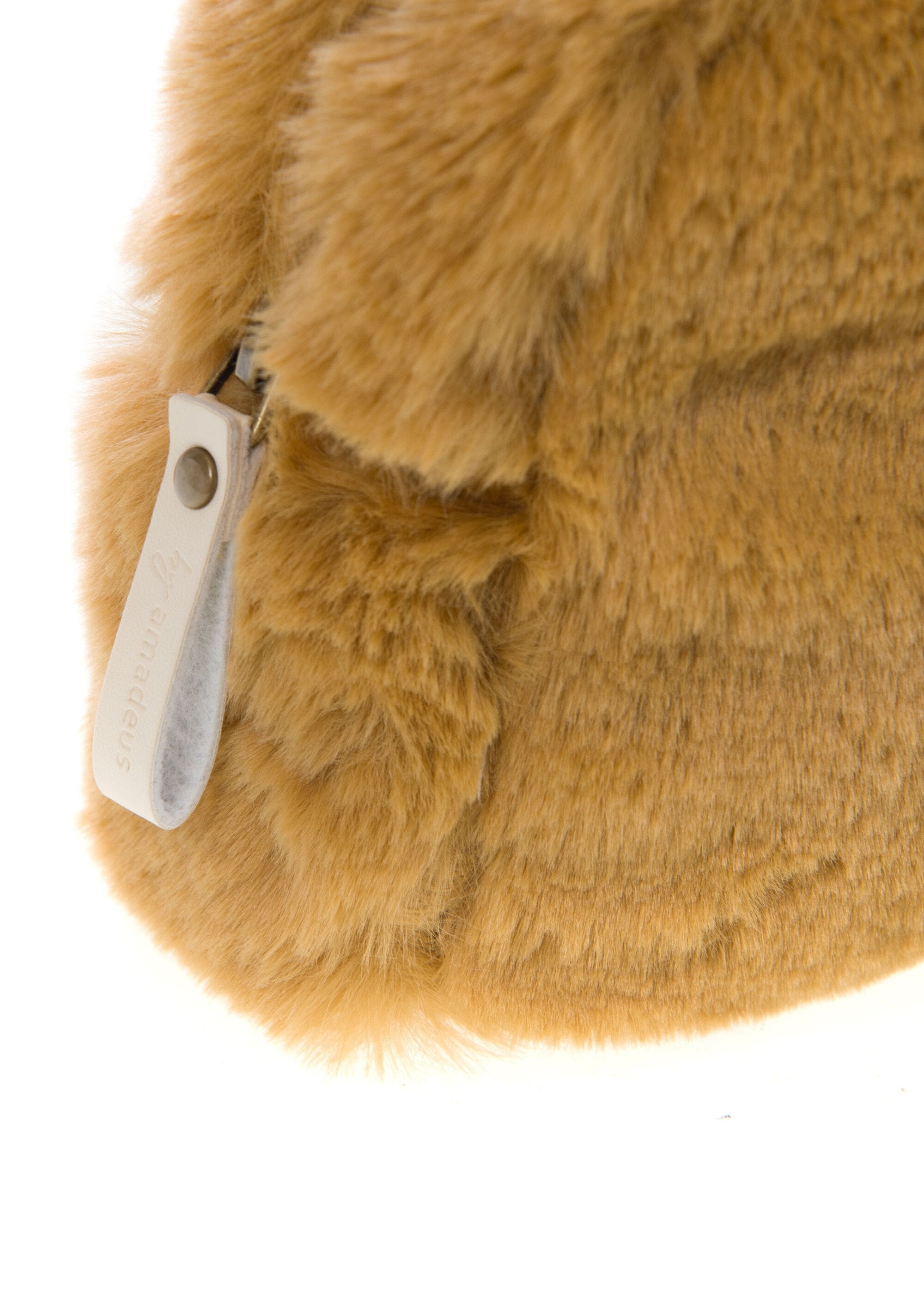 Faux_fur_zipped_pouch,_camel_DE1_slim