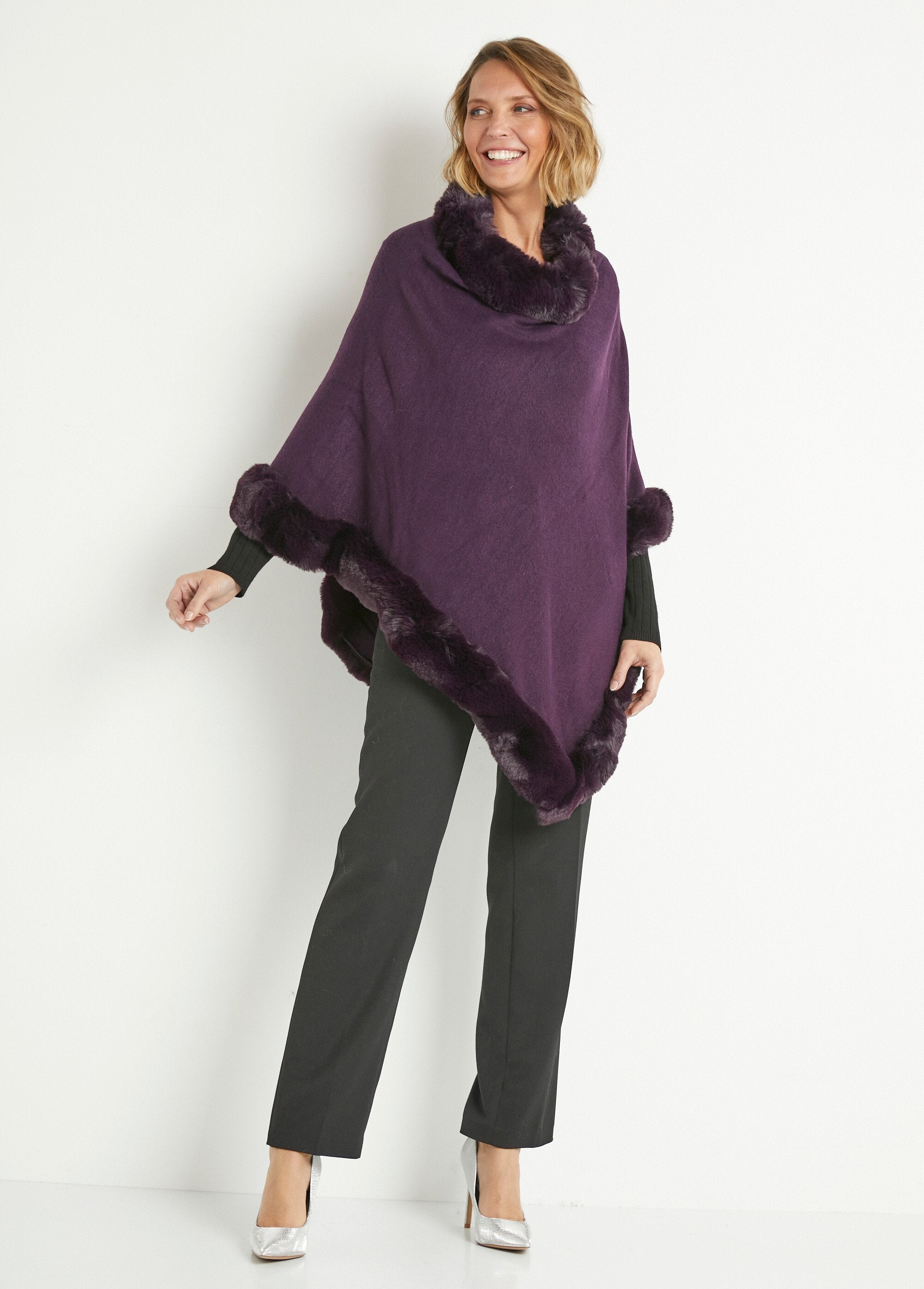 Poncho_en_maille_avec_bord_fourrure_Prune_SF1_slim