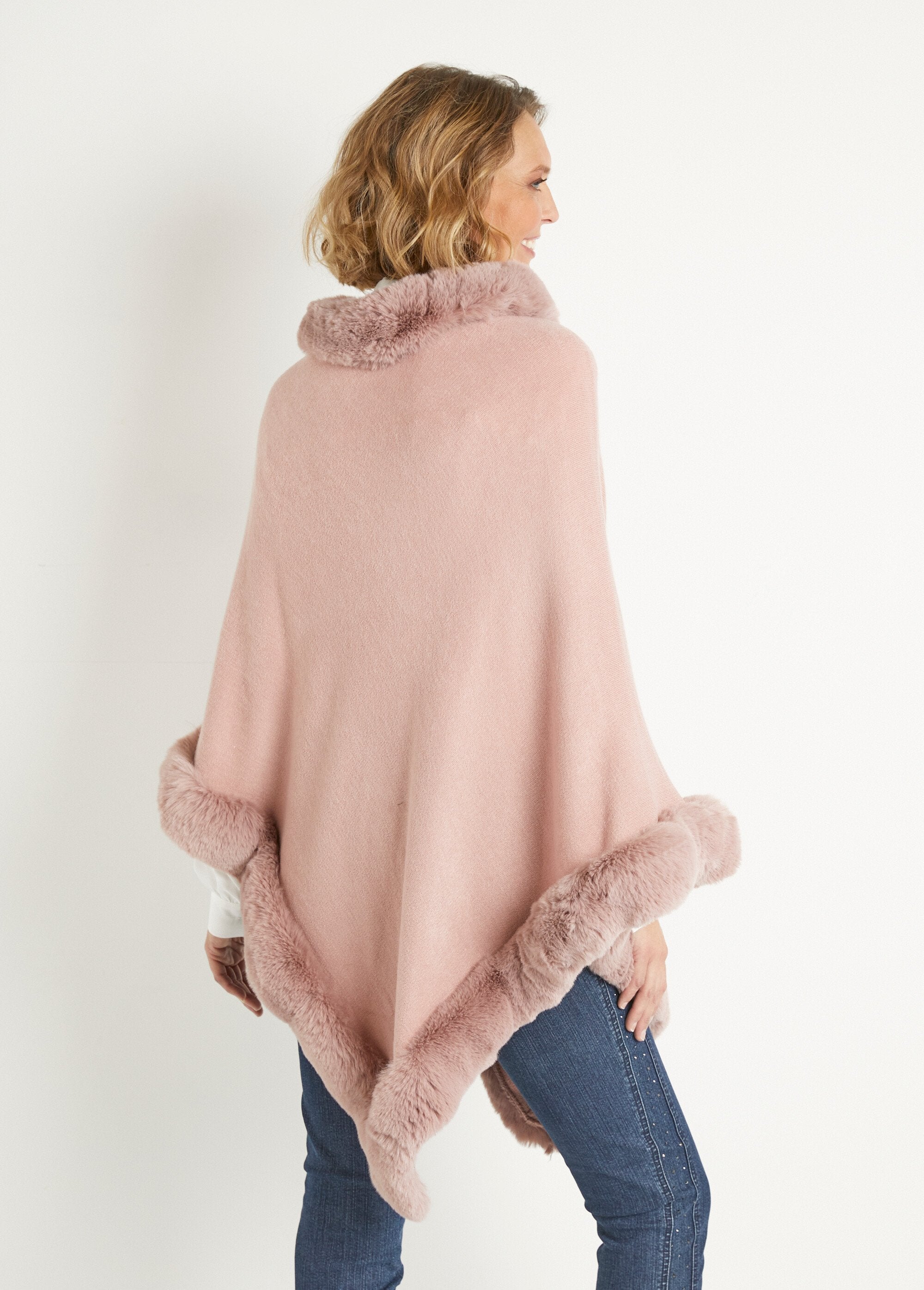 Poncho_en_maille_avec_bord_fourrure_Rose_DO1_slim