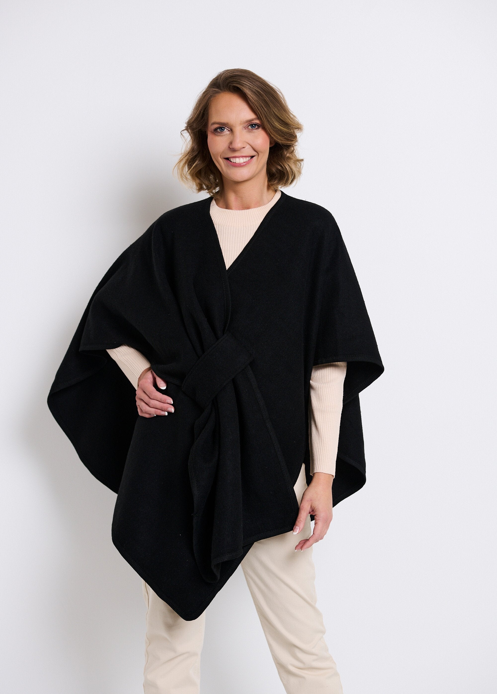 Poncho_in_warm_fabric_with_tone-on-tone_bias_Black_FA1_slim