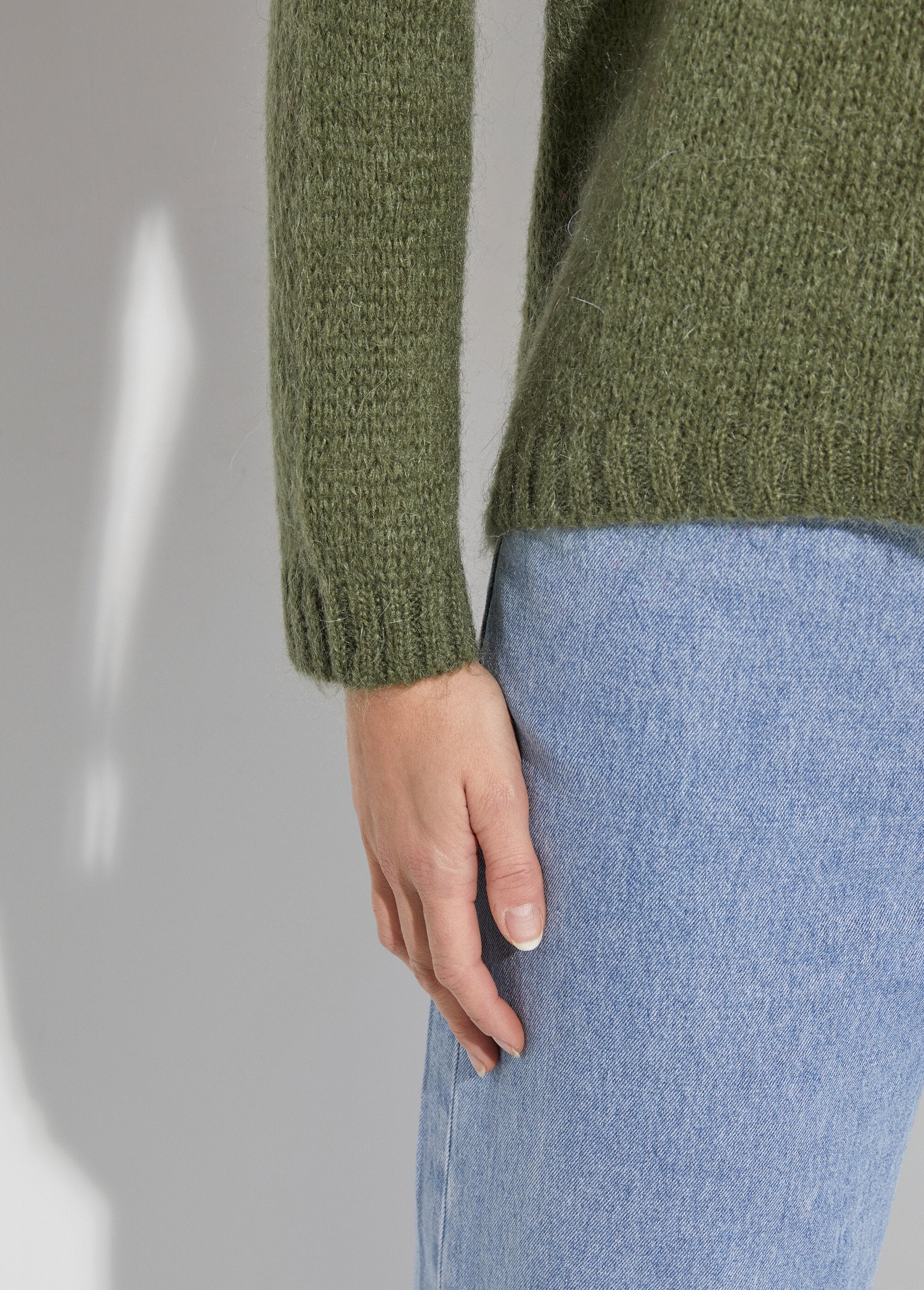 Warm_V-neck_knit_sweater_with_mohair_Khaki_DE2_slim