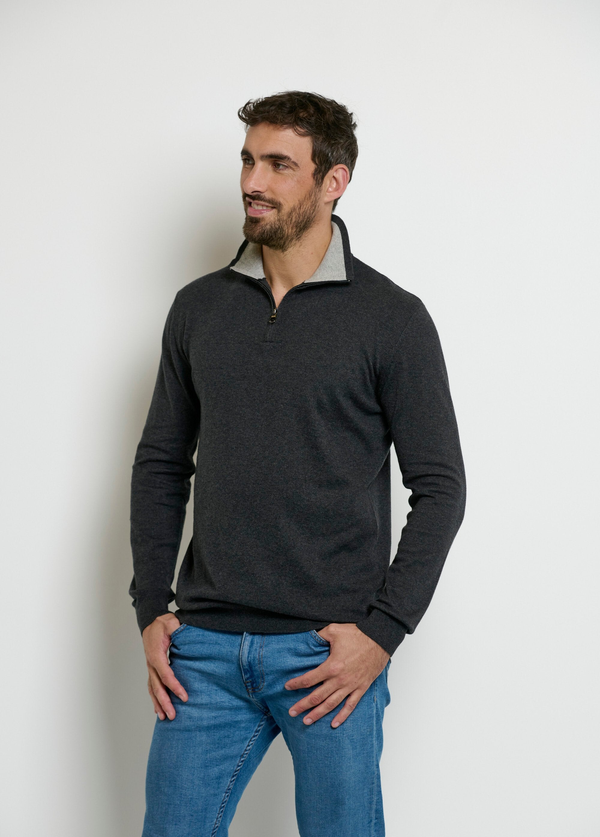 Contrasting_zip-up_trucker-neck_sweater_Gray_FA1_slim