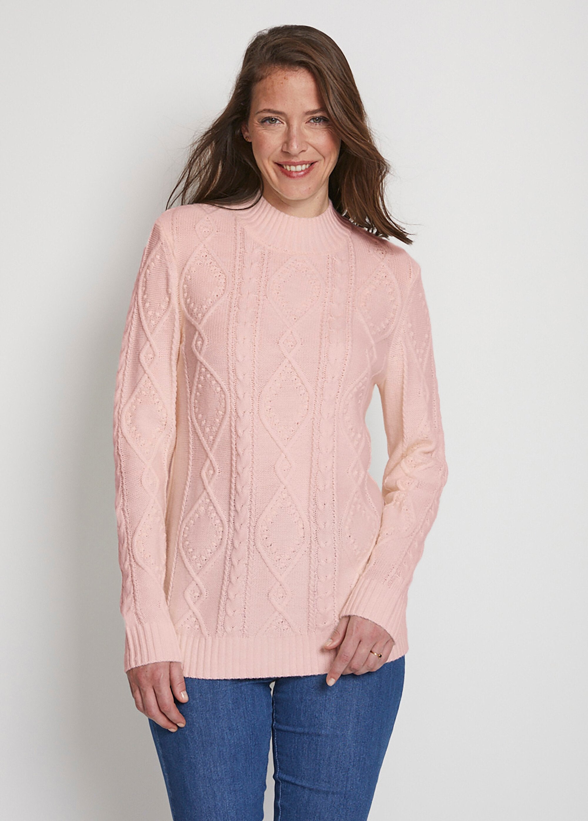 Short_warm_sweater_with_cable_high_collar_Pink_FA1_slim