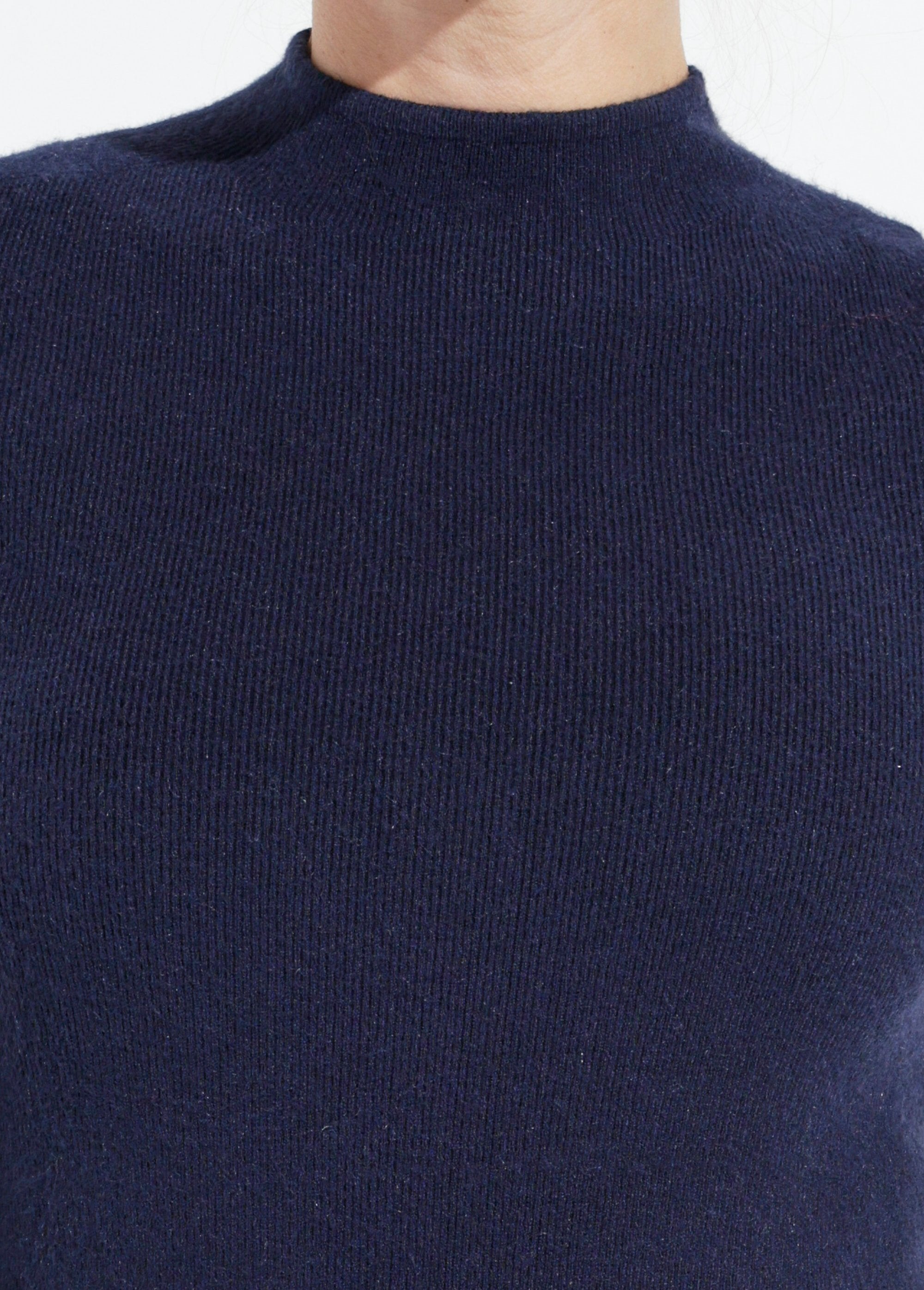 Slim_fit_roll_neck_sweater_Marine_DE1_slim