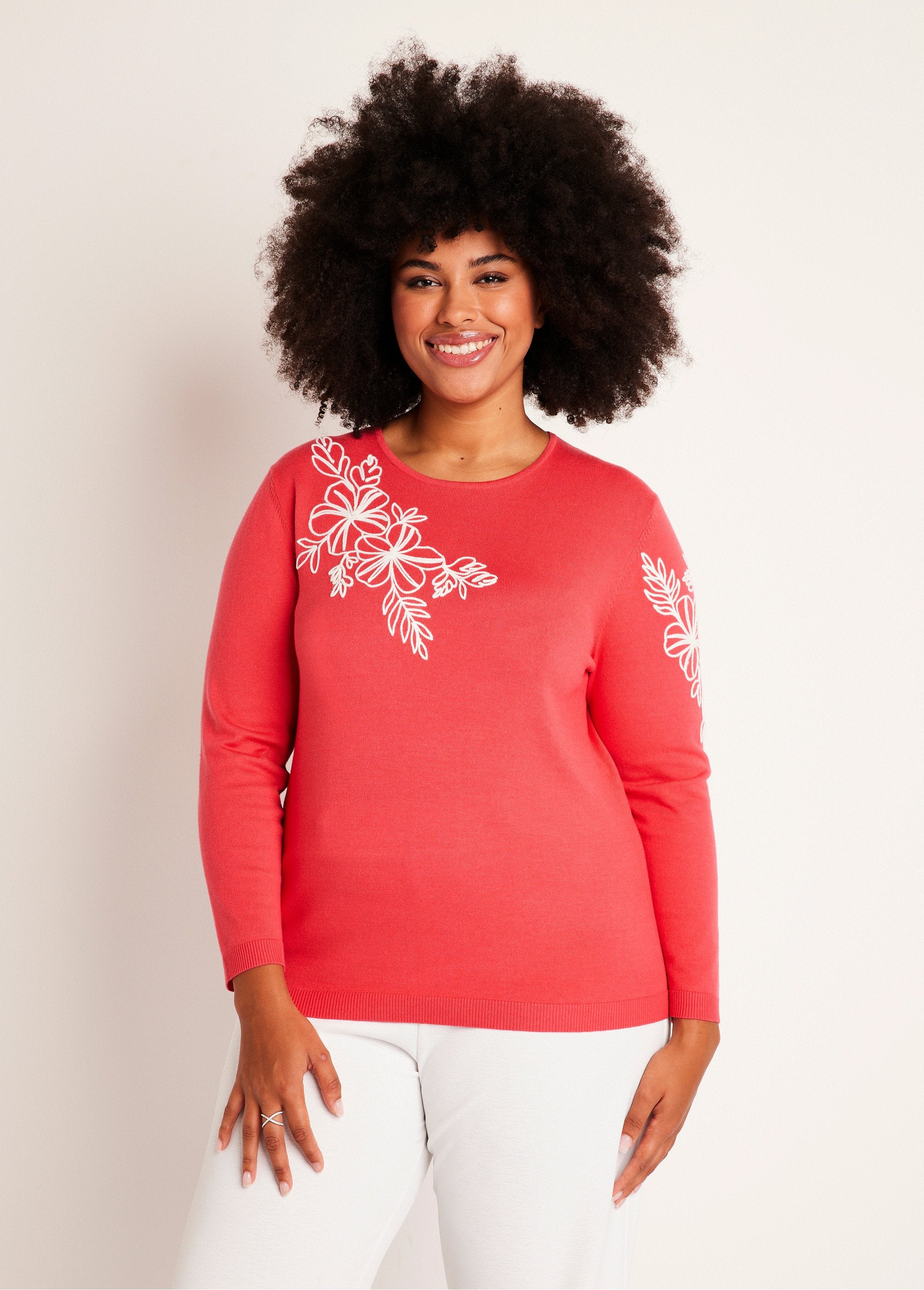 Fine_embroidered_sweater_Coral_and_white_FA1_curvy