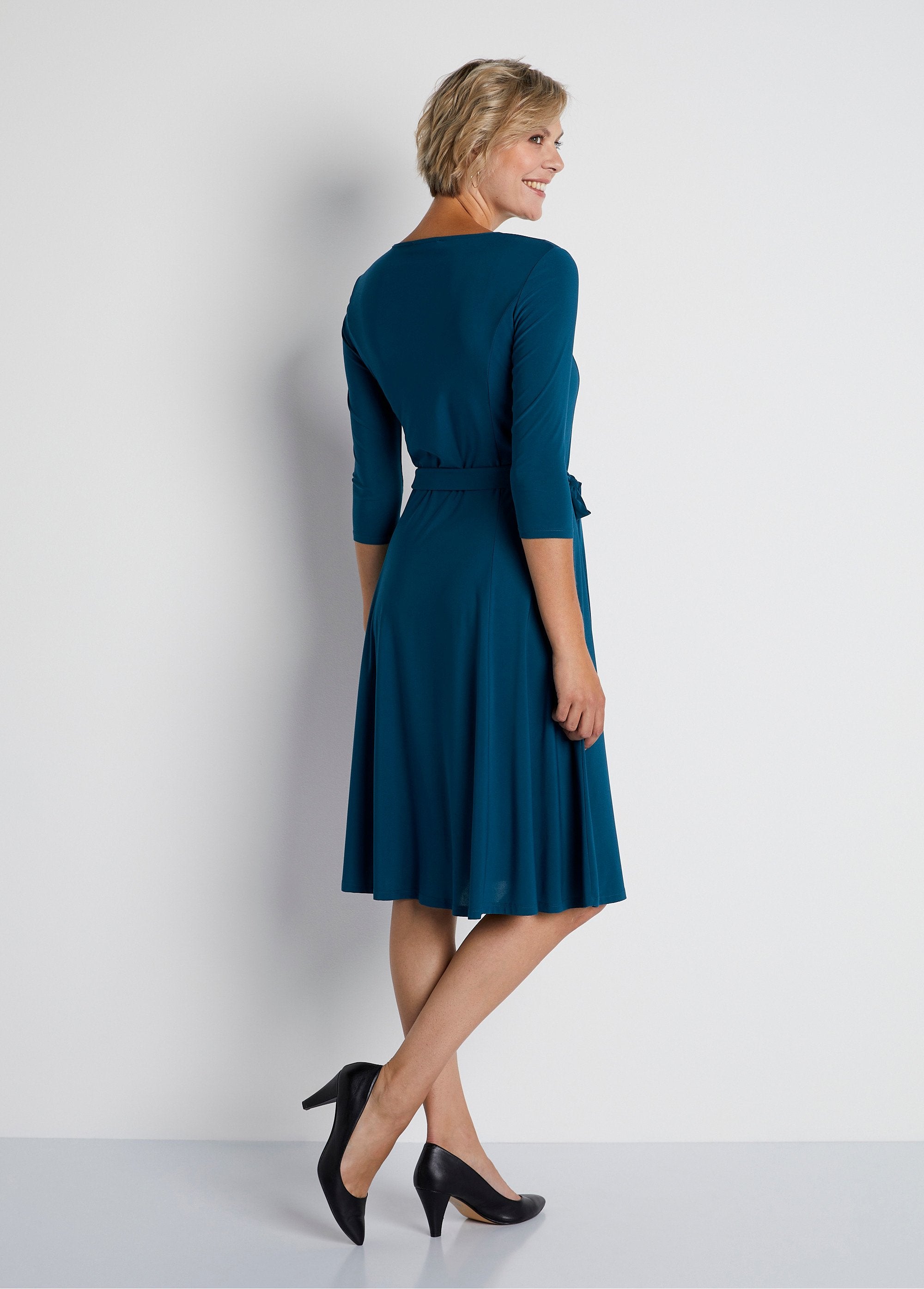 Short_belted_round_neck_knit_dress_Plain_duck_DO1_slim