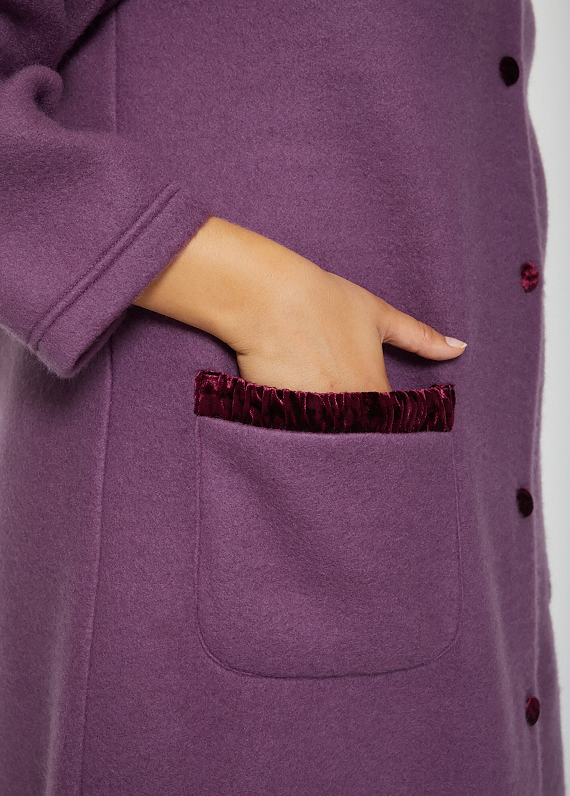 Courtelle®_long_fleece_dressing_gown_Plum_DE1_curvy