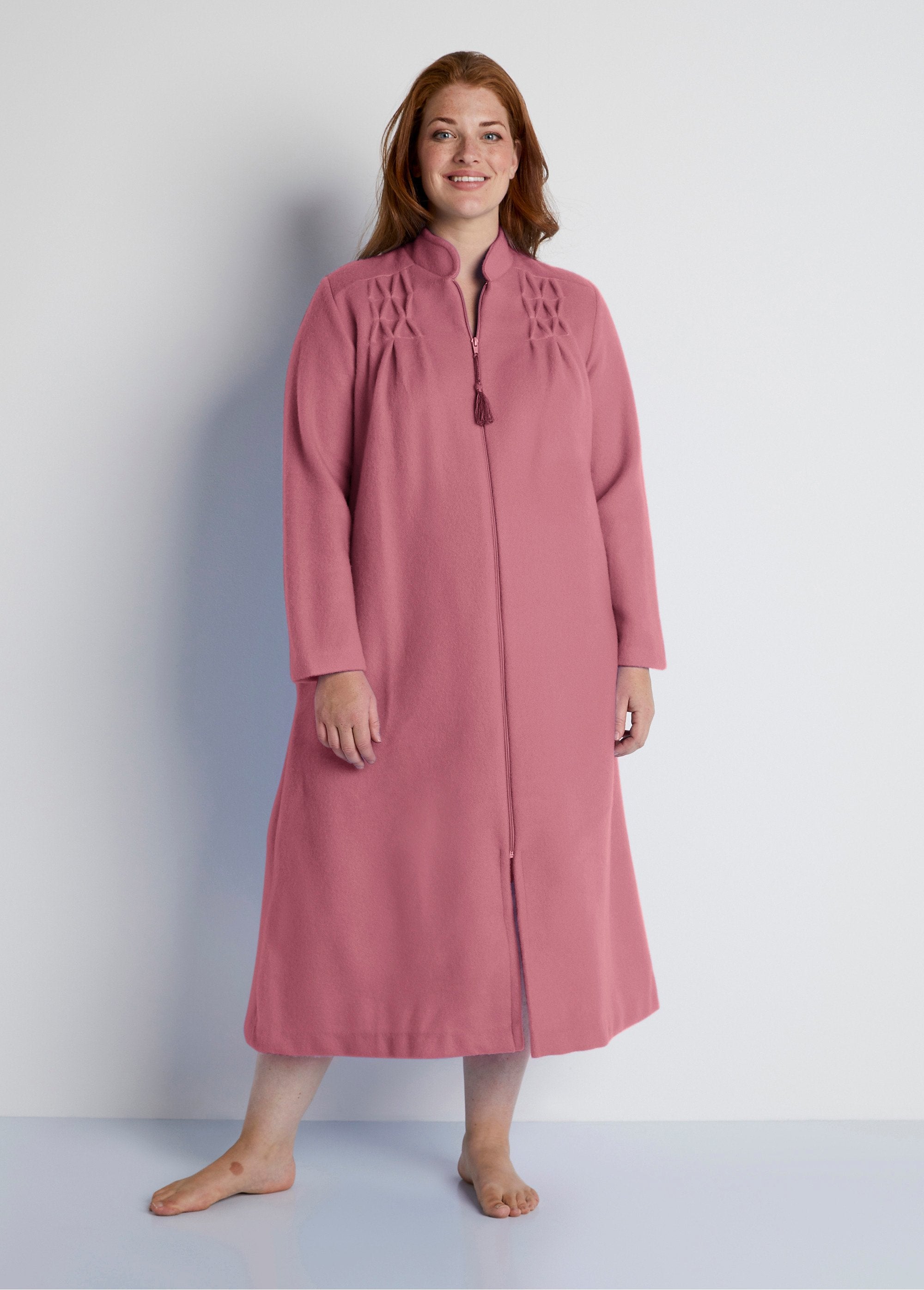 Courtelle®_zipped_knit_bathrobe_Pink_FA1_curvy