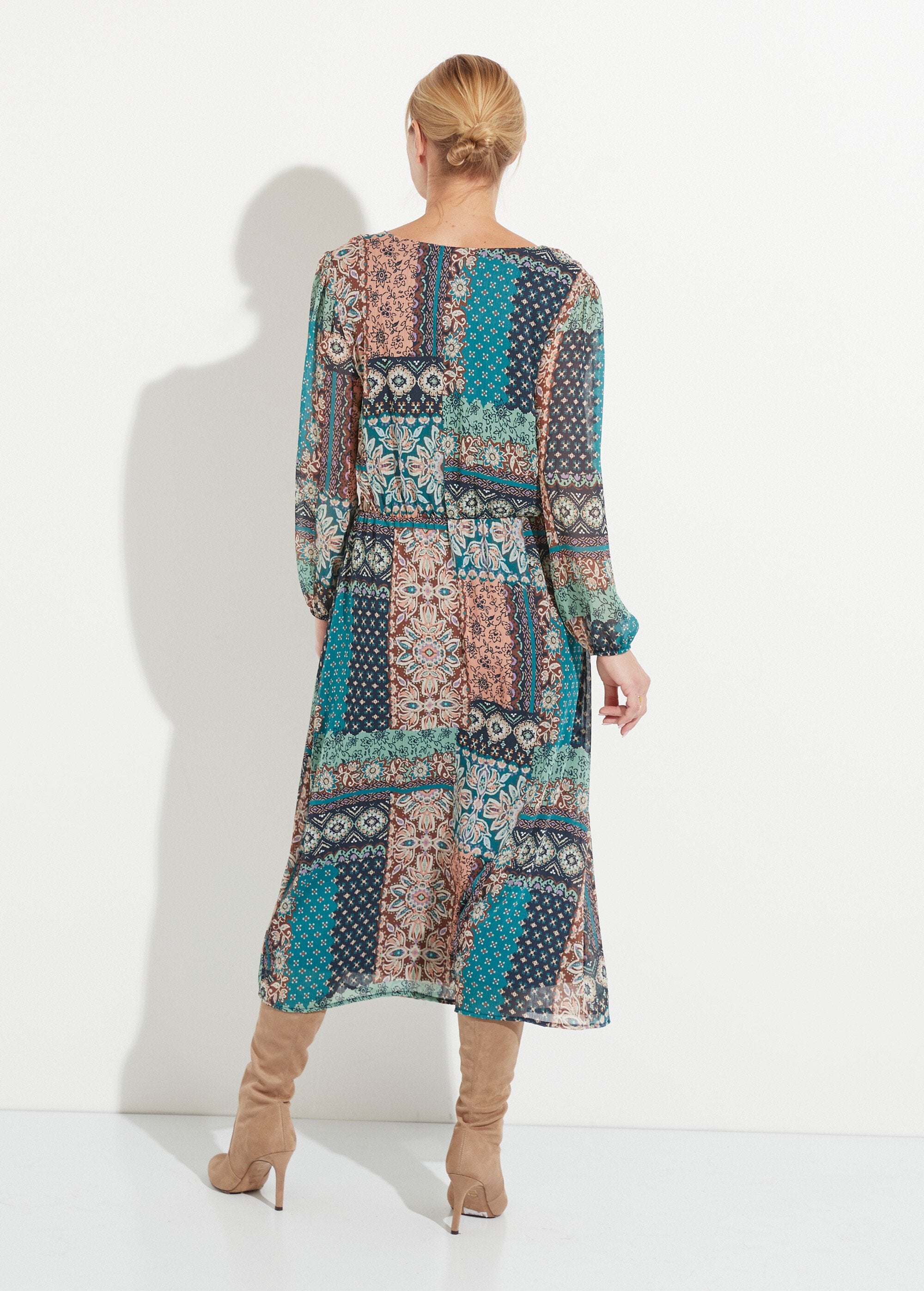 Long_crepe_voile_dress_with_patchwork_print_Green_and_ecru_DO1_slim