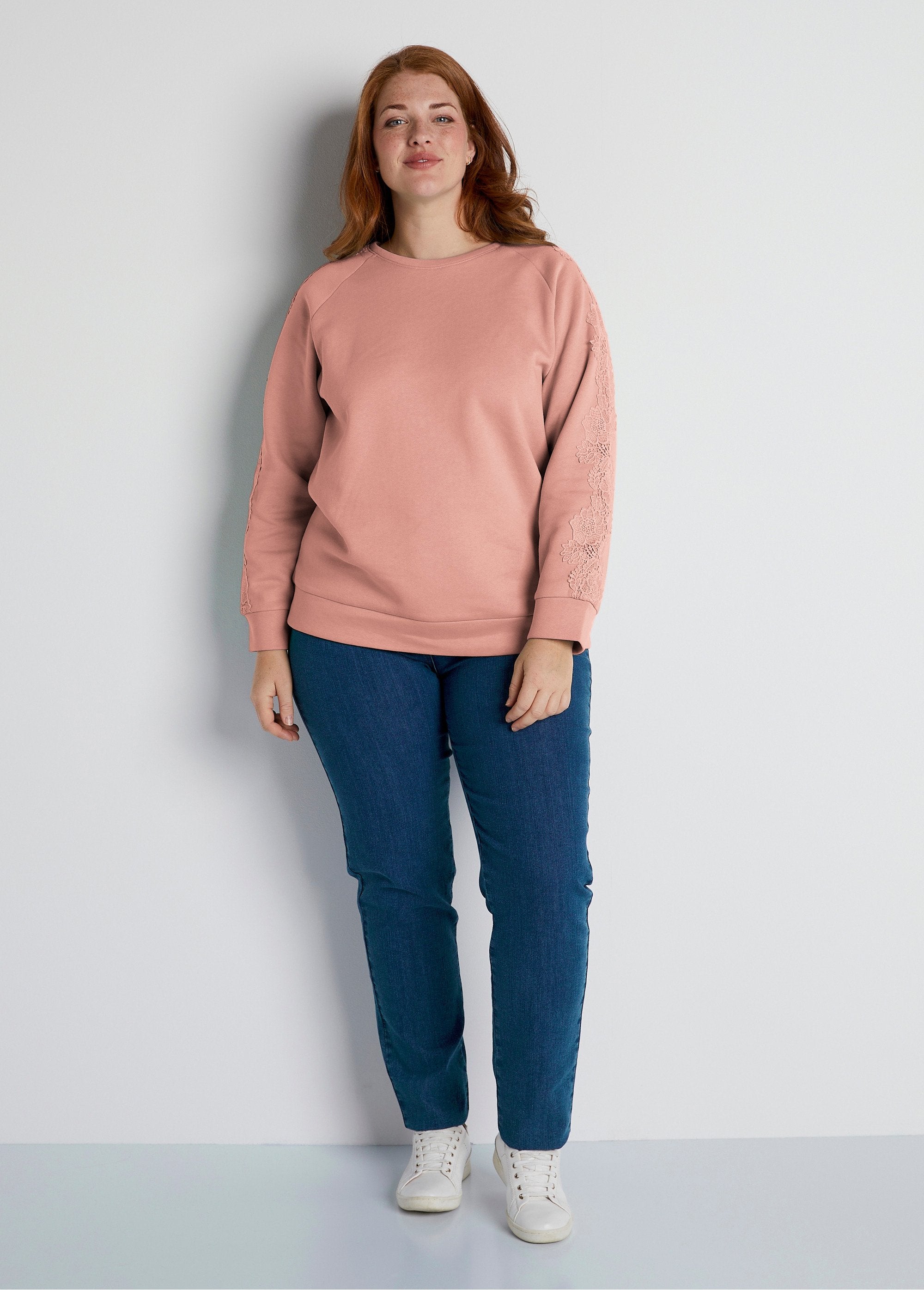 Round_neck_lace_jersey_sweatshirt_Pink_SF1_curvy