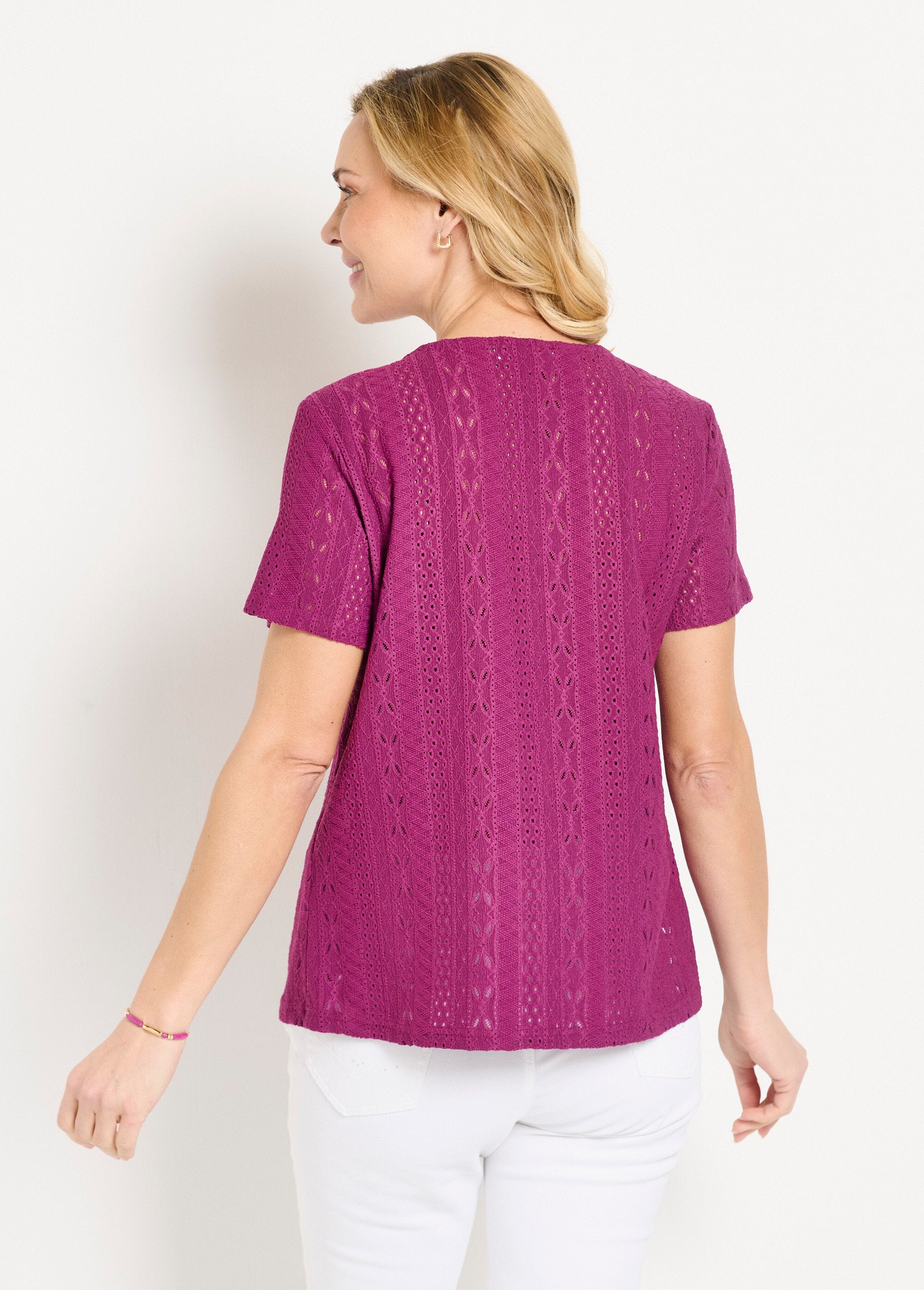 Loose_V-neck_plain_t-shirt_with_embroidery_effect_Cassis_DO1_slim