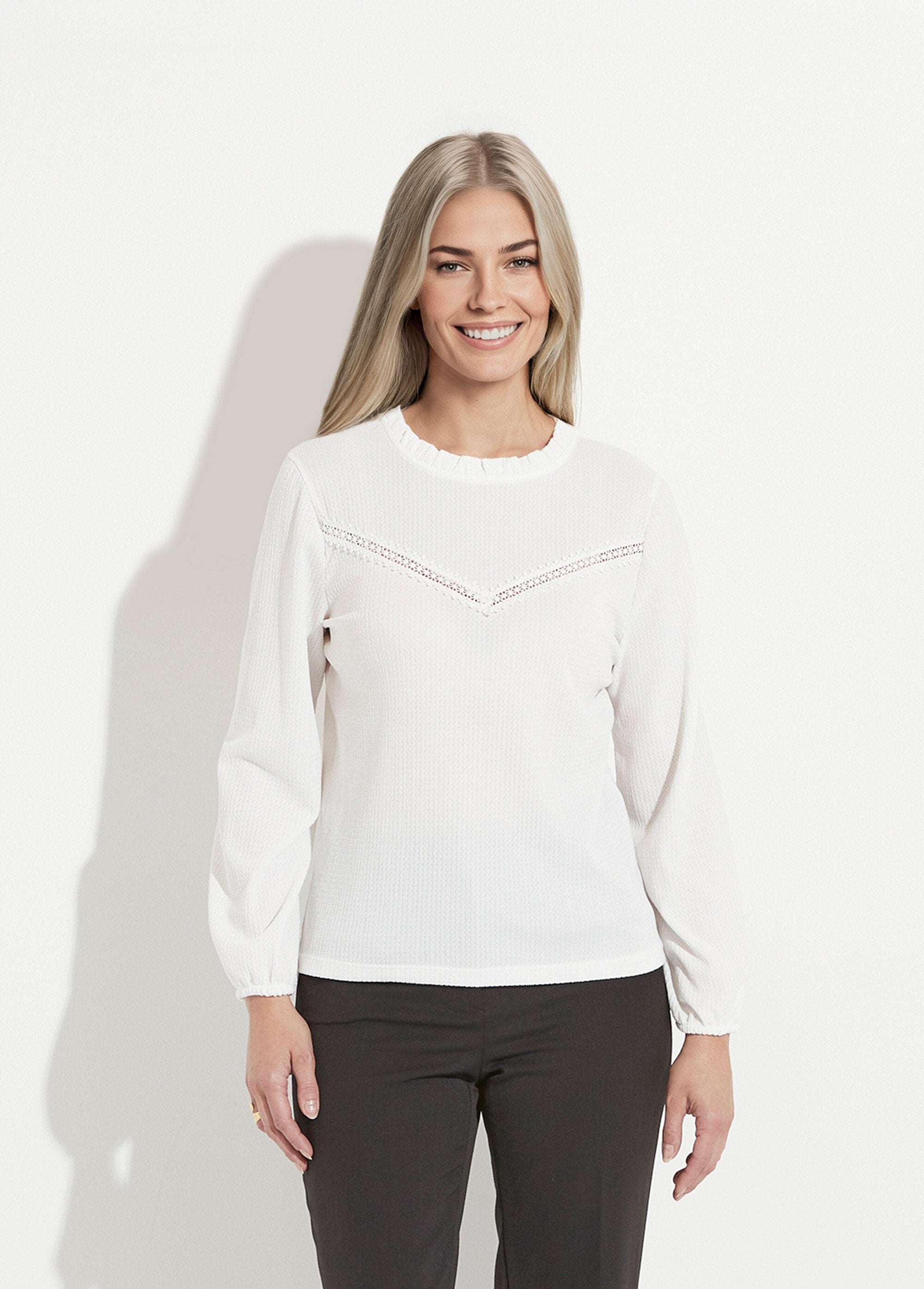 T-shirt_blanc_col_montant_volanté_maille_gaufrée_Blanc_FA1_slim