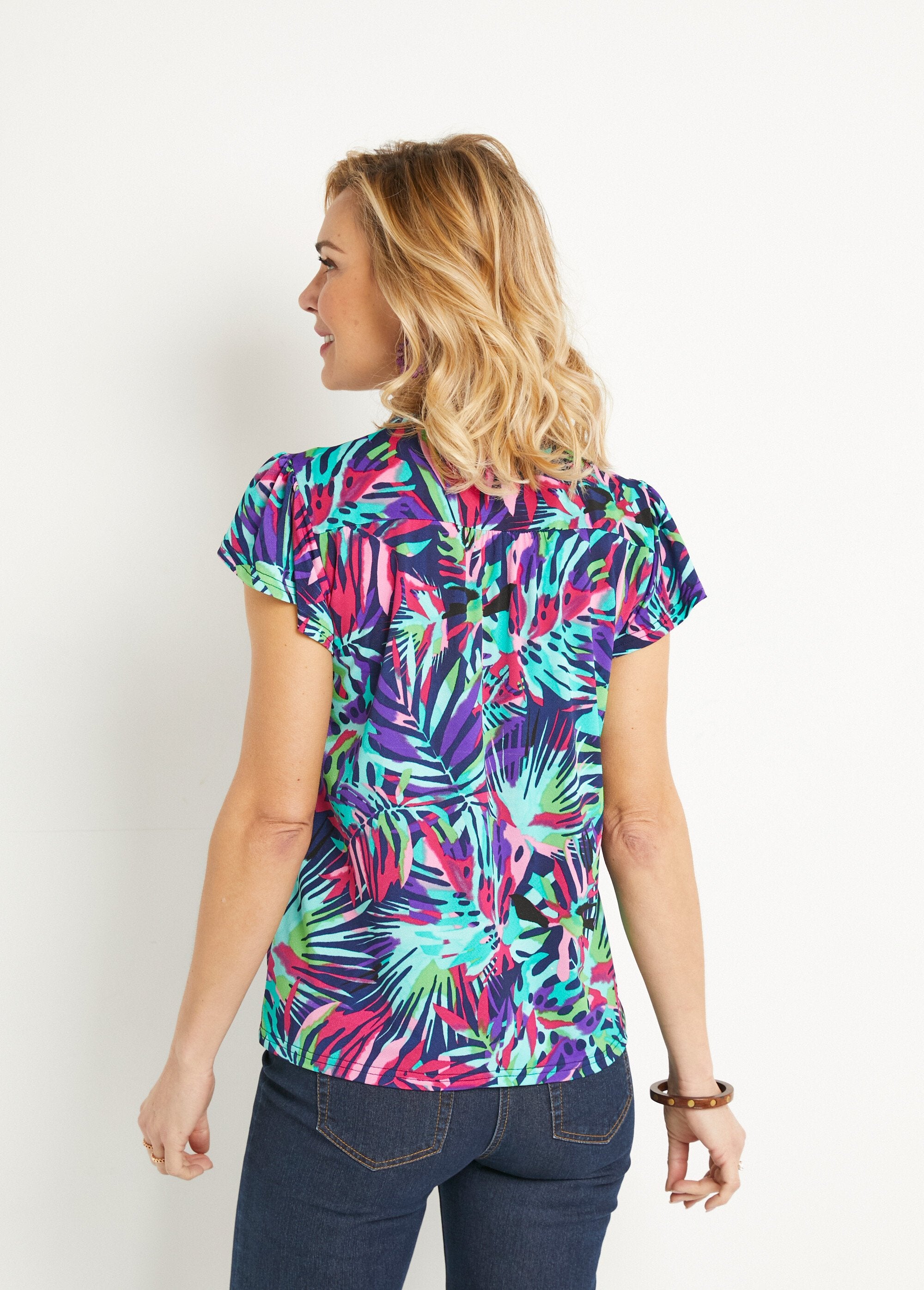 Short_sleeve_flared_V-neck_t-shirt_Multicolor_DO1_slim