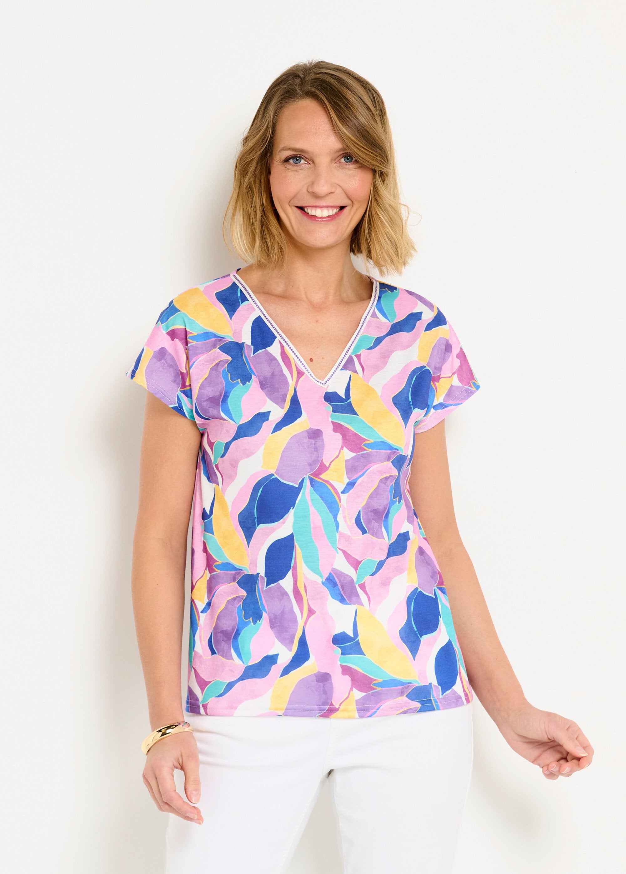 Shiny_printed_V-neck_cropped_t-shirt_Parma_and_yellow_FA1_slim