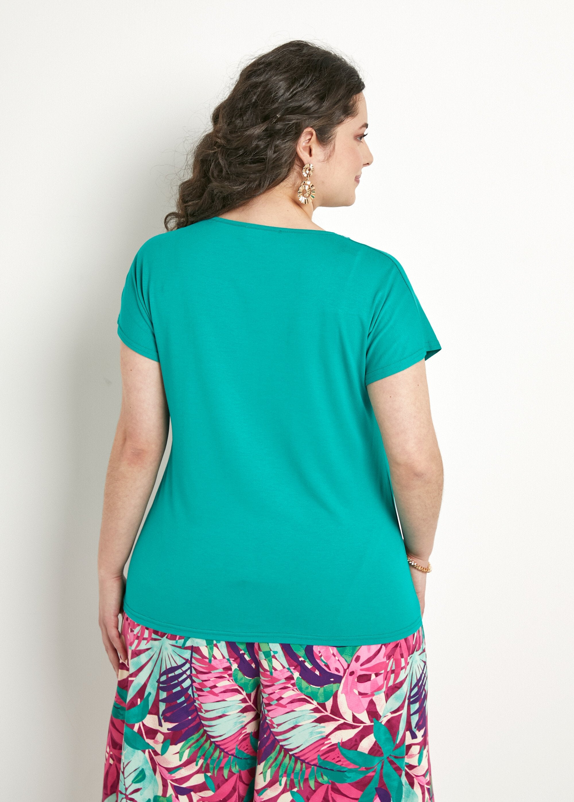 Short_stretch_lace_t-shirt_Mint_DO1_curvy