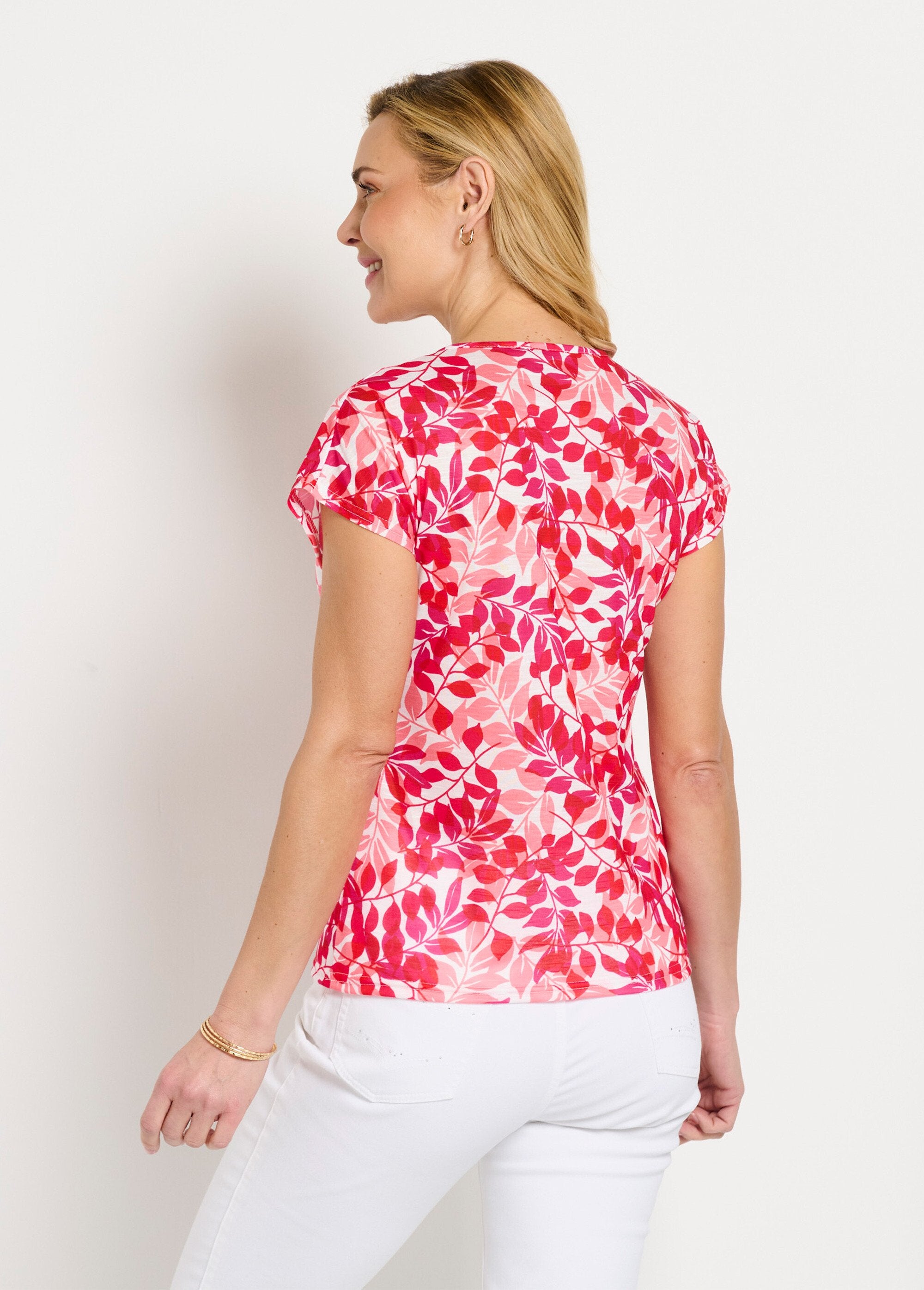 Short-sleeved_T-shirt_with_leaf_print_and_round_neck_Red_and_pink_DO1_slim