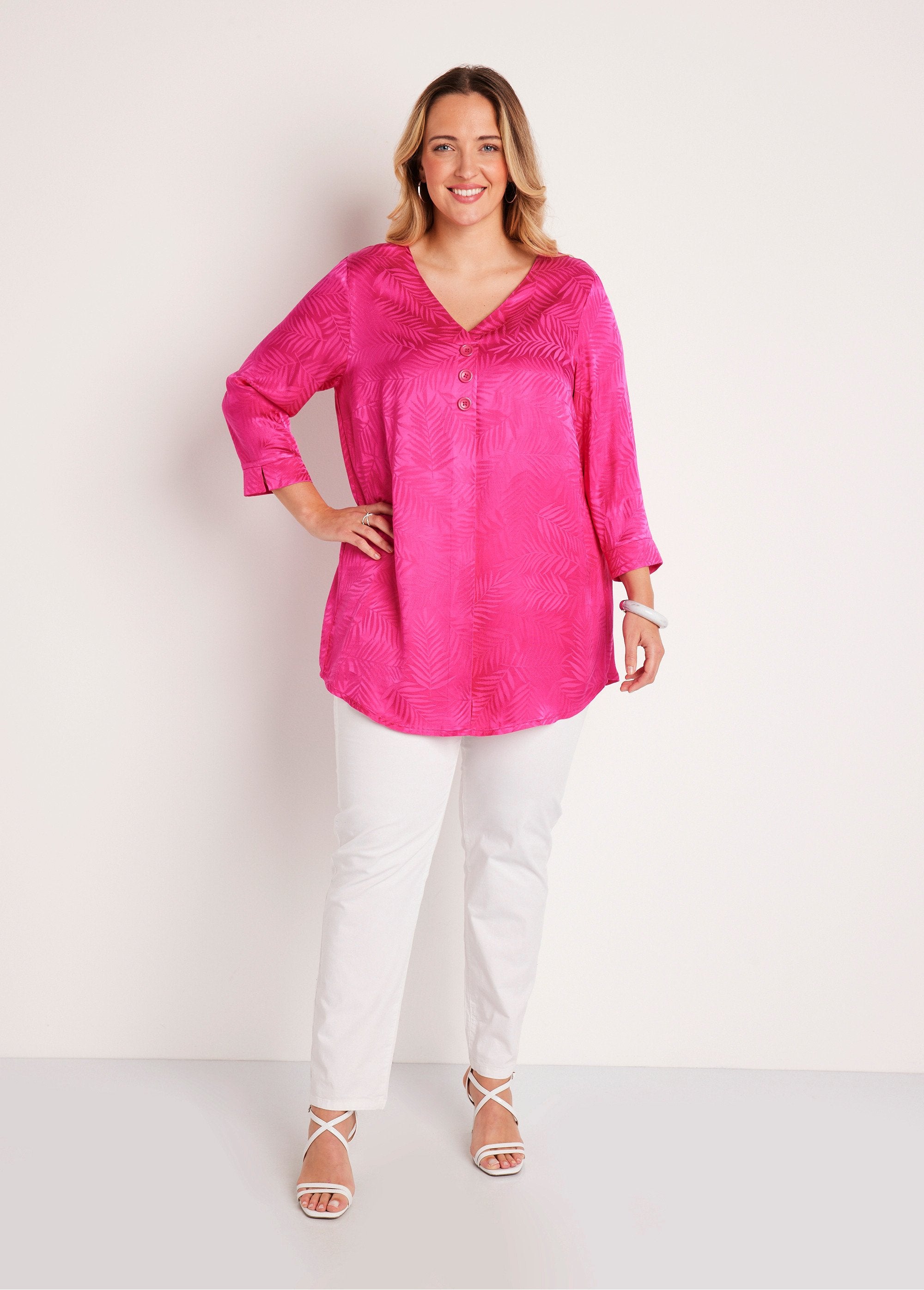 Long_V-neck_tunic_with_3/4_sleeves_Fuchsia_SF1_curvy