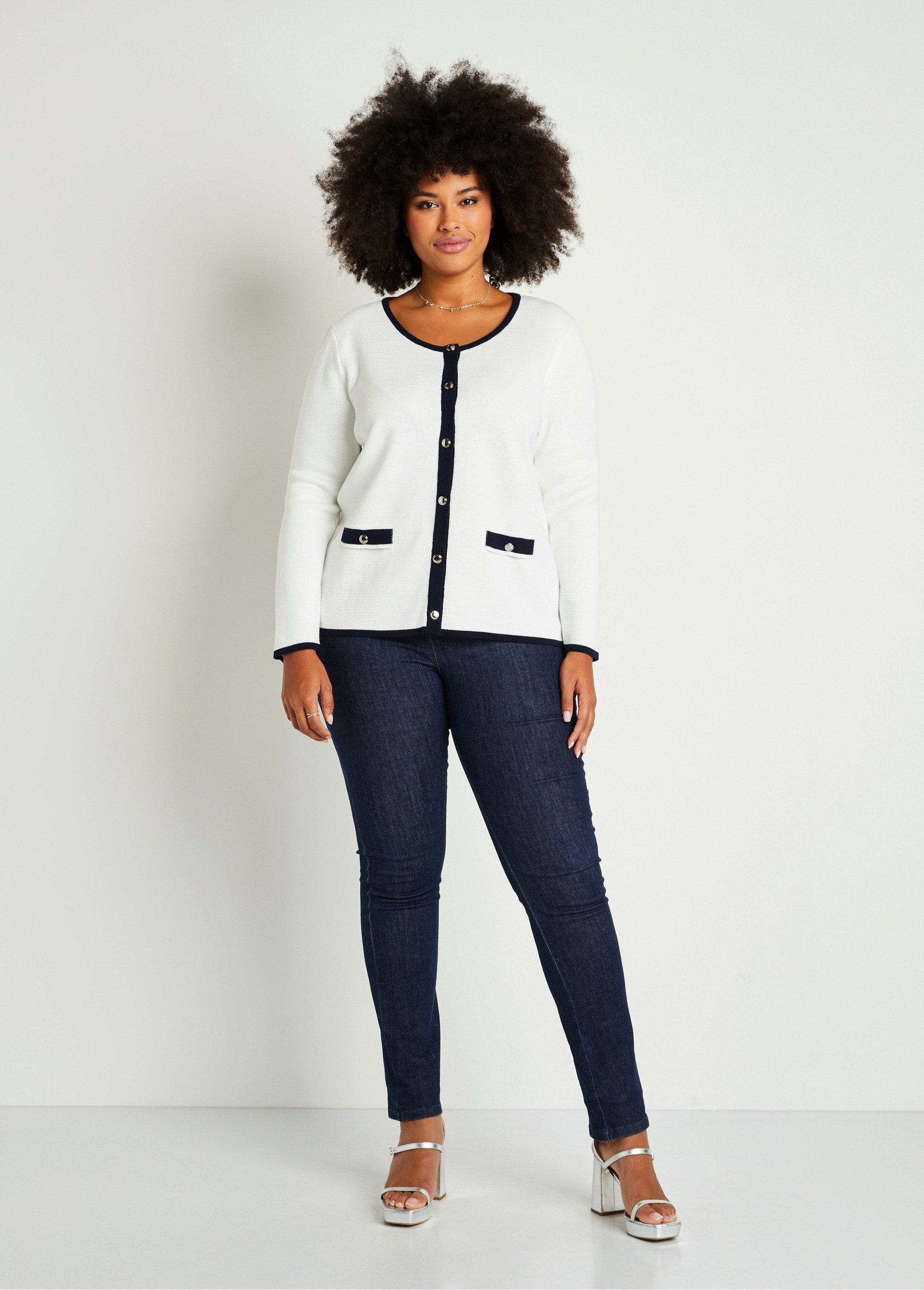 Buttoned_cardigan_jacket_White_and_navy_SF1_curvy